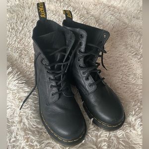 Black women’s size 8 Dr. Marten boots